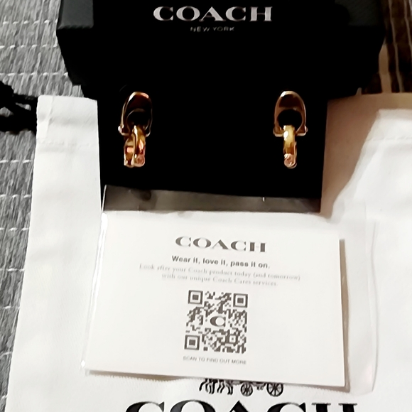 Authentic Coach Earring NWT. - Picture 10 of 10